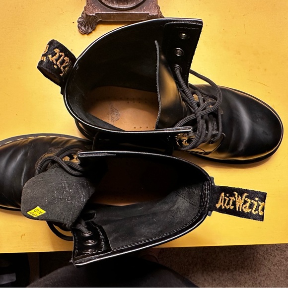 Women’s Size 8 Doc Martens - Picture 3 of 3